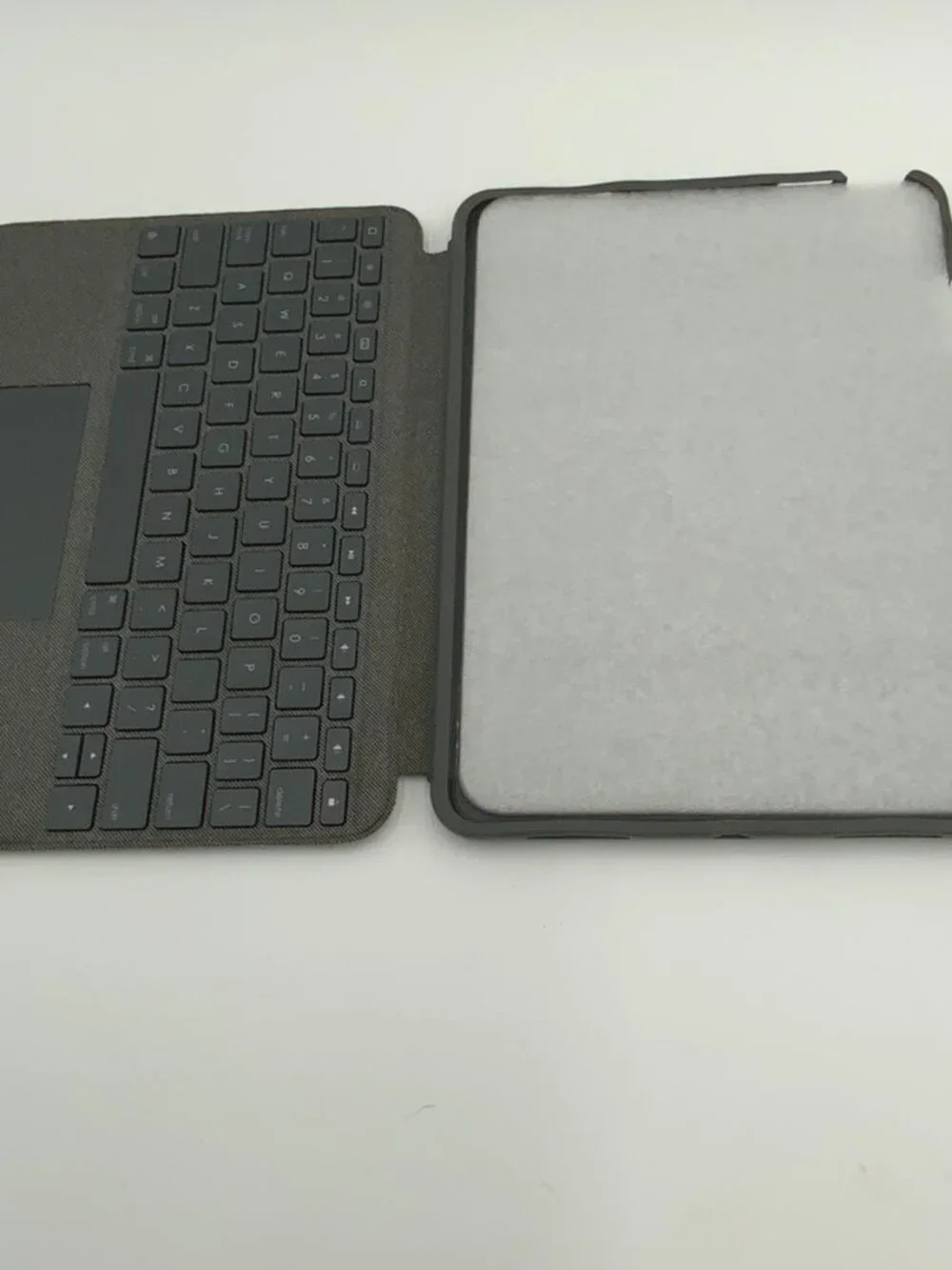Logitech Folio Touch Keyboard Case Trackpad | iPad Air 4th/5th Gen | YU0043